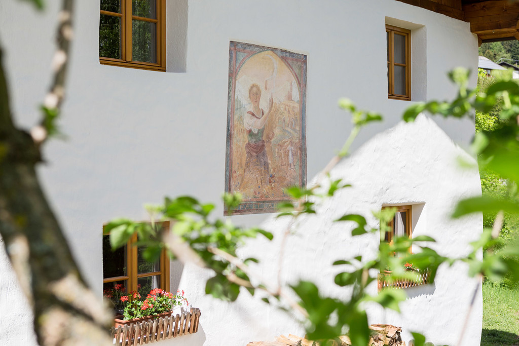 Gemälde an der Hausmauer